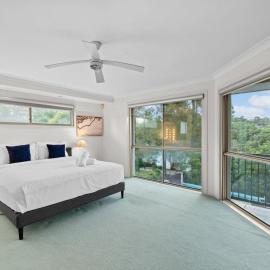 Front Lake View 4Bed Home with Pool and Mins to Mall, hotel di Doolandella