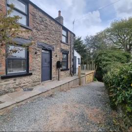 Luxurious Cottage with hot tub, Lake District โรงแรมในDuddon