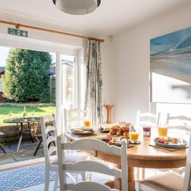 Port View House 3-Bedroom Self Catering Family Home with Garden Near Cardiff