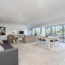 Spacious 2-Bed Apartment Near Dining & Attractions, hotel in Kingston 