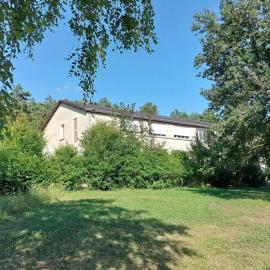 Maison familiale près du Zoo et du circuit - FR-1-410-463, hotel in Bazouges-sur-le-Loir