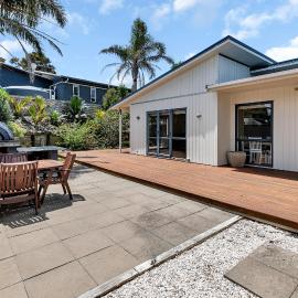 Sunshine on Seabreeze - Mangawhai Heads Bach, Hotel in Mangawhai
