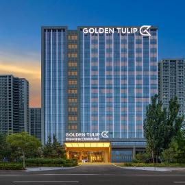 Golden Tulip Qingdao Hongdao Exhibition Center Hotel, hotel v destinaci Čching-tao