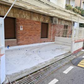 New apartment next to the beach, hotel in Laigueglia