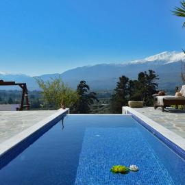 Villa Iro - Private Pool & Tranquility、Káïnaのホテル