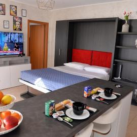 Casa diva - giardino e box auto, hotel in Desio