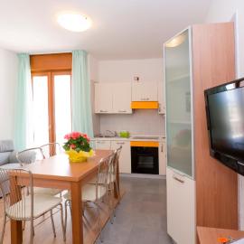 Residence Rizzante primo piano, хотел в Каорле