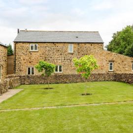 Beautiful Stone Barn with Hot Tub on a Quiet Farm, hotel a Eckington