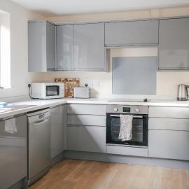 Entire 3 bedroom house, SALISBURY Cathedral City, hotel en Salisbury