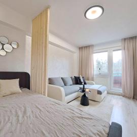 Pokojný a slnečný apartmán blízko centra 24h self check-in, Hotel in Banská Bystrica
