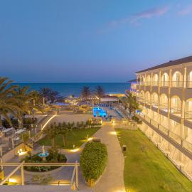 Poseidon Beach Hotel, hotel v Laganase