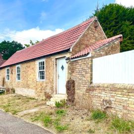 Outbuilding with river views in Cambridgeshire