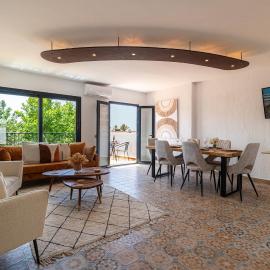 New Renovated Central Apartment with Modern Touch, Hotel in Mijas