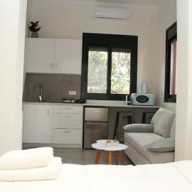 Pirgos Warm Studio for 3 by MPS, hotel a Pirgos