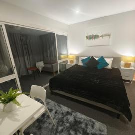 Entire Studio Apartment - self check-in, Hotel in Clontarf