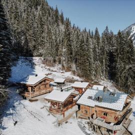 Savoya Lodges, 4 chalets privés, de 2 à 40 personnes, hotel en Châtel
