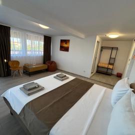 Born by the sea, Hotel in Vama Veche
