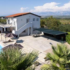 Four-Bedroom Holiday Home In Islam Latinski