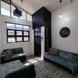 Cozy house, with Loft, Balcony with Free Parking