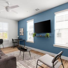 Modern Living 1B 1B Steps from Shops, Dining Fun