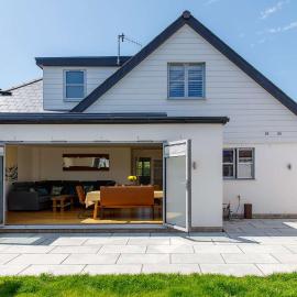 Delightful Seaside Hideaway 5 Mins to Beach, hotel a Earnley
