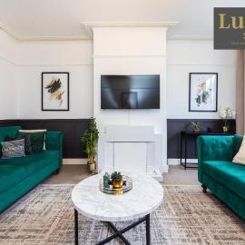 Spacious 3BR High Street Home - Group Stay