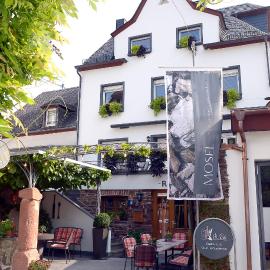 Wein- und Gästehaus M. Bai, hotel in Mesenich