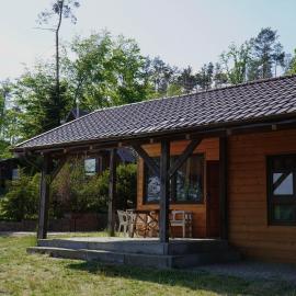 Domki nad jeziorem Węgorzyno، فندق في Augustowo