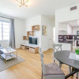 CHIC AND COZY 1 Br and 1Bth Suite on Collins Ave, hotell i Miami Beach