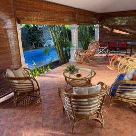 Maison Lacoste, villa 150 m2, jardin 750m2, hotel in Pereybere