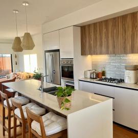 Bright, spacious apartment in Torquay, hotel in Torquay