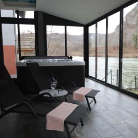 Villa Mali Vuk - Riverside Spa & Jacuzzi, hotell sihtkohas Banja Luka