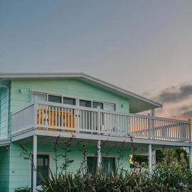 Sunny Beach Box