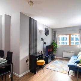 2-Bed Apartment near Leeds Station Sleeps 5、リーズのホテル