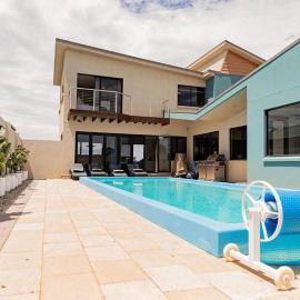 Heated magnesium pool, MTB, family & dog friendly, hotel di St Helens