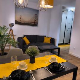 Tabago Studio 25 Zduńska Wola, Srebrna, hotel in Zduńska Wola