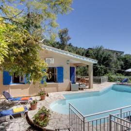 Villa Elena, hotelli Nisakissa