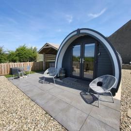Ballyhemlin Pods - Haw thorn, hotel in Bushmills