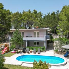 Pet Friendly Home In Slime، فندق في Slime
