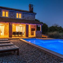 Villa Junona, hotel a Kras