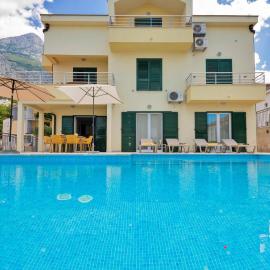 Gorgeous Home In Makarska