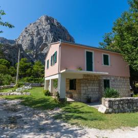 One-Bedroom Apartment In Omis