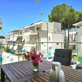 Sunny Beach Apartments - 179, hotel in Durrës