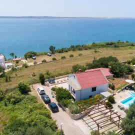 Holiday Home Rtina 24، فندق في ريتنا