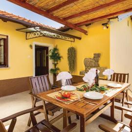 Nice Home In Lovran With Wifi, хотел в Ловран