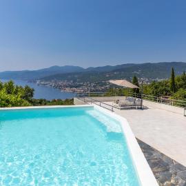 Beach Front Apartment In Rijeka