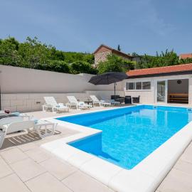 Amazing Home In Lokvicici