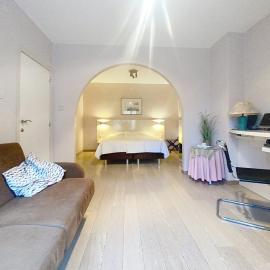Gastenkamers Centersuites، فندق في أوستدوينكيرك