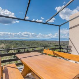2 Bedroom Cozy Home In Dobrinj, hotel v destinaci Dobrinj