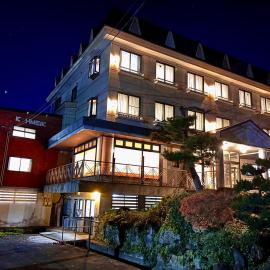 戸狩野沢スノーパークプラザSnow Park Plaza, hotel di Iiyama